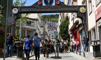 Artvin’de Turizm Haftası etkinlikleri kapsamında kortej yürüyüşü yapıldı